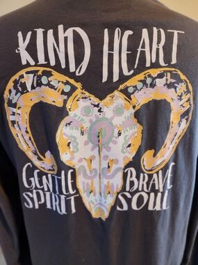 Geneologie Originals Large Gray/Brown Long Sleeve Heart Ram Skull Design Tee